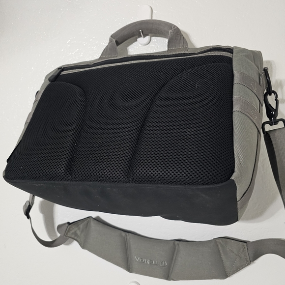 Tenba Camera Messenger Bag Gray Padded DSLR Gear Travel Bag Adjustable Strap - Picture 7 of 8